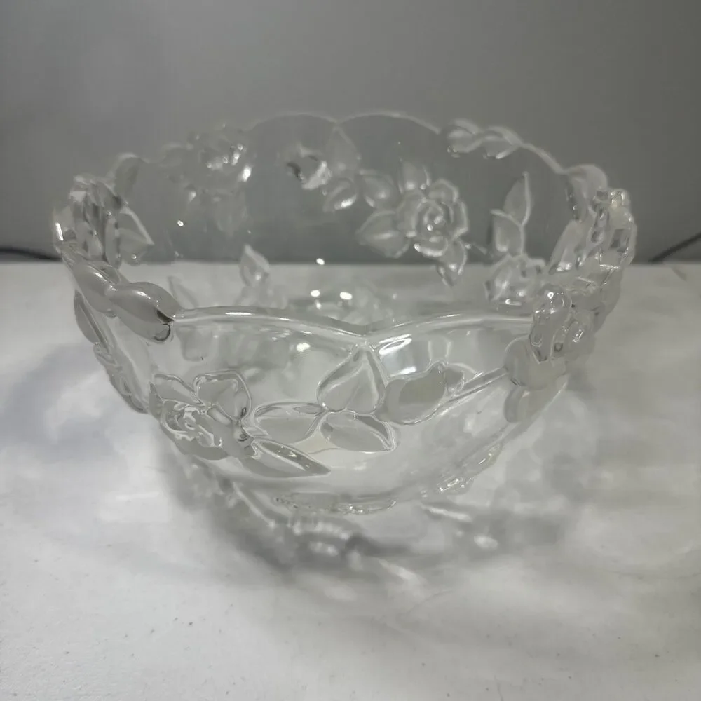 Mikasa Bella Rosa Bowl  Clear with frosted Glass Embossed Roses 9.5" - Picture 3 of 5
